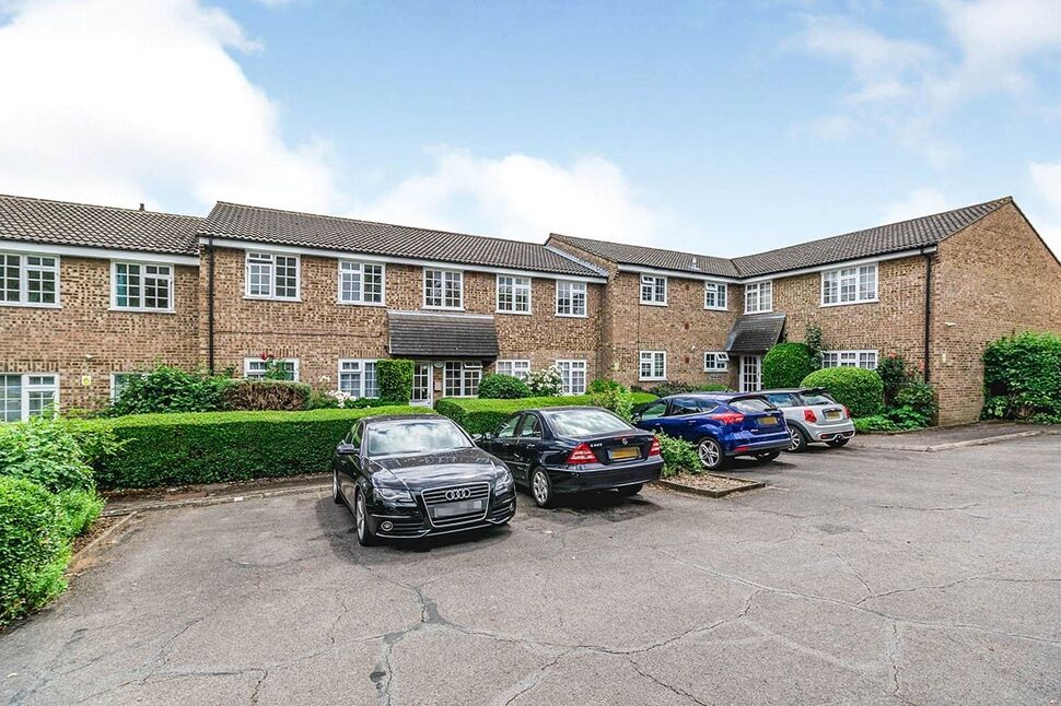 Flat Hill Crescent in Greater London