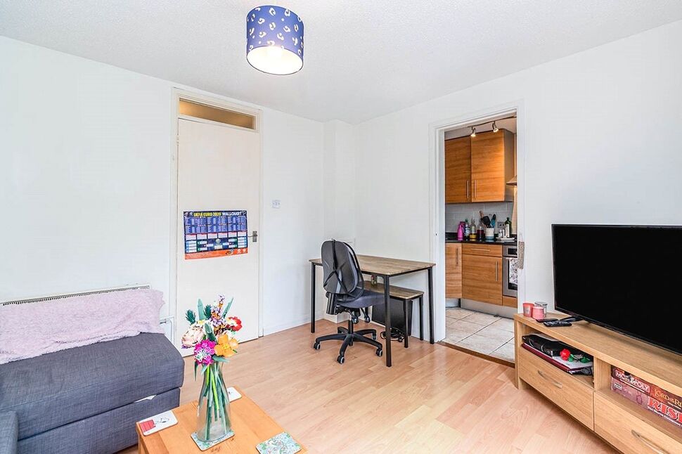 Flat Hill Crescent in Greater London