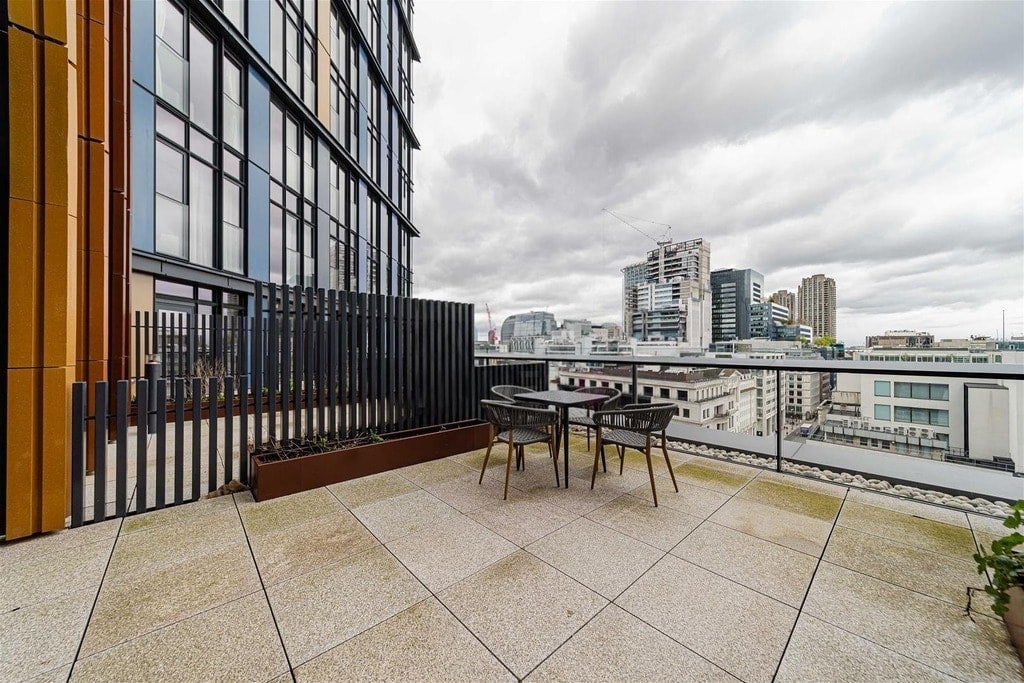 Flat Earl Street in Greater London