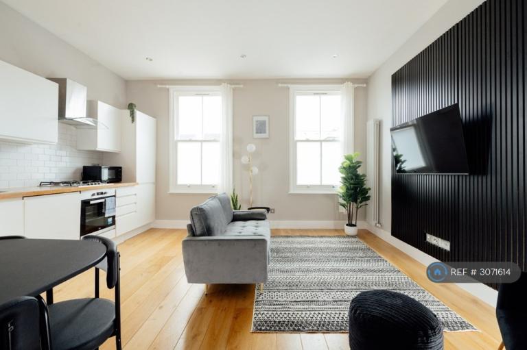 Flat Devonshire Road in Greater London