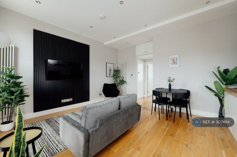 Flat Devonshire Road in Greater London