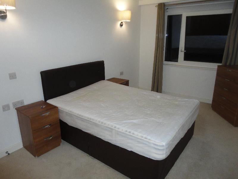 Flat Empire Way in Greater London