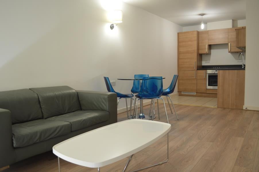 Flat Empire Way in Greater London
