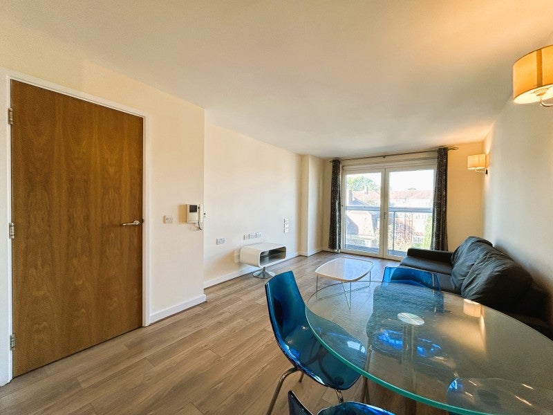 Flat Empire Way in London