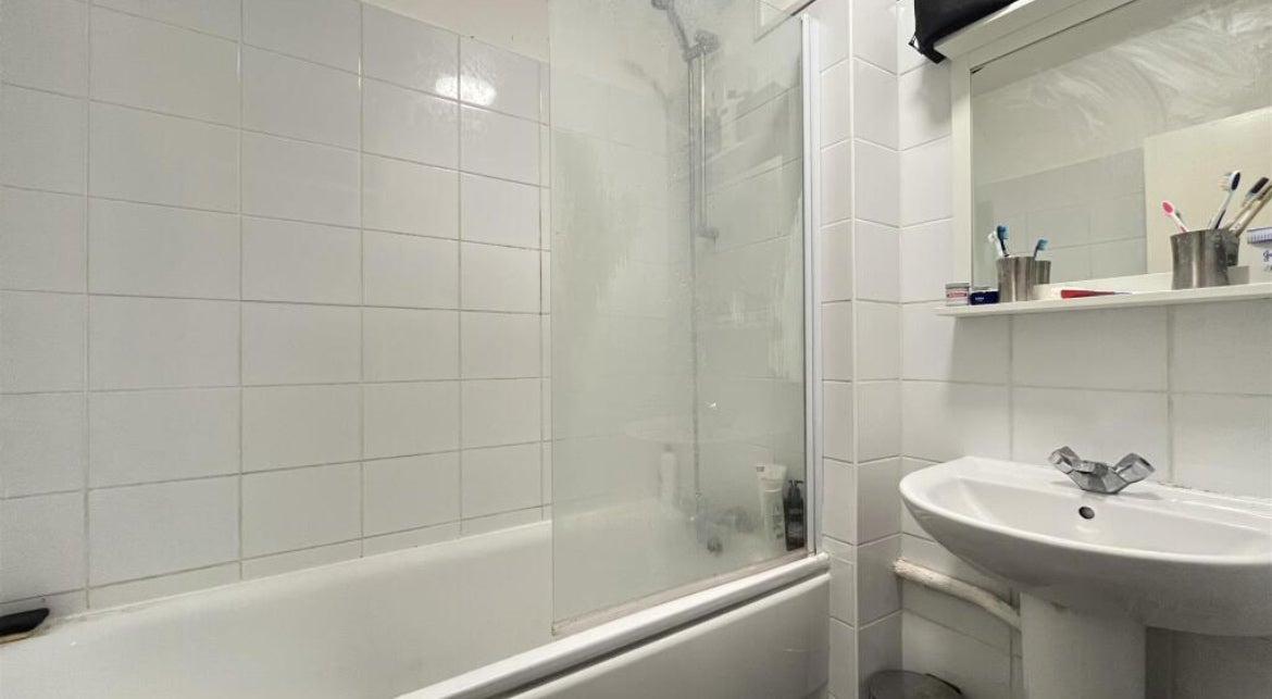Flat Putney Hill in Greater London