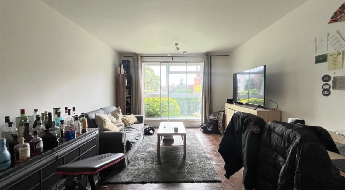 Flat Putney Hill in Greater London