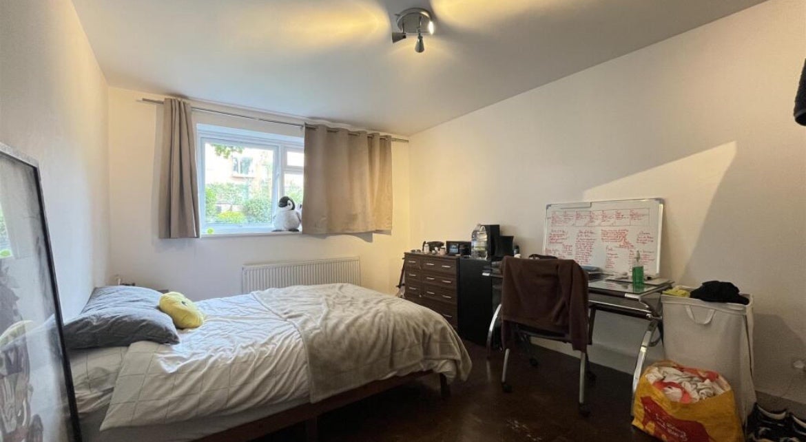Flat Putney Hill in Greater London