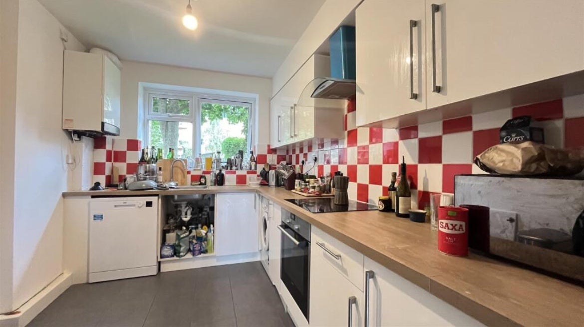 Flat Putney Hill in Greater London
