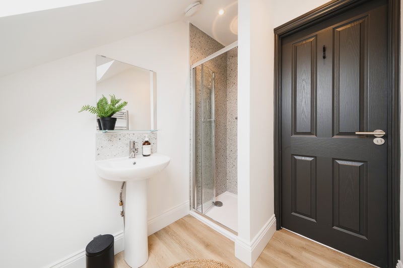 Room Downend Road in Bristol