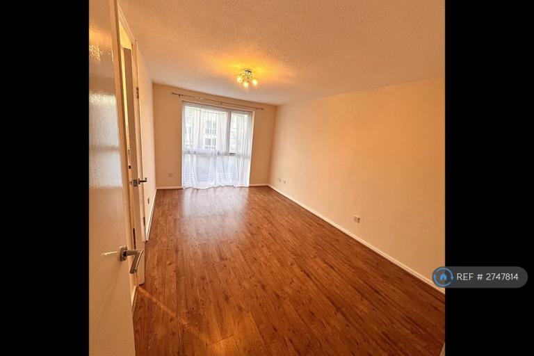 Flat Radlett Close in Greater London