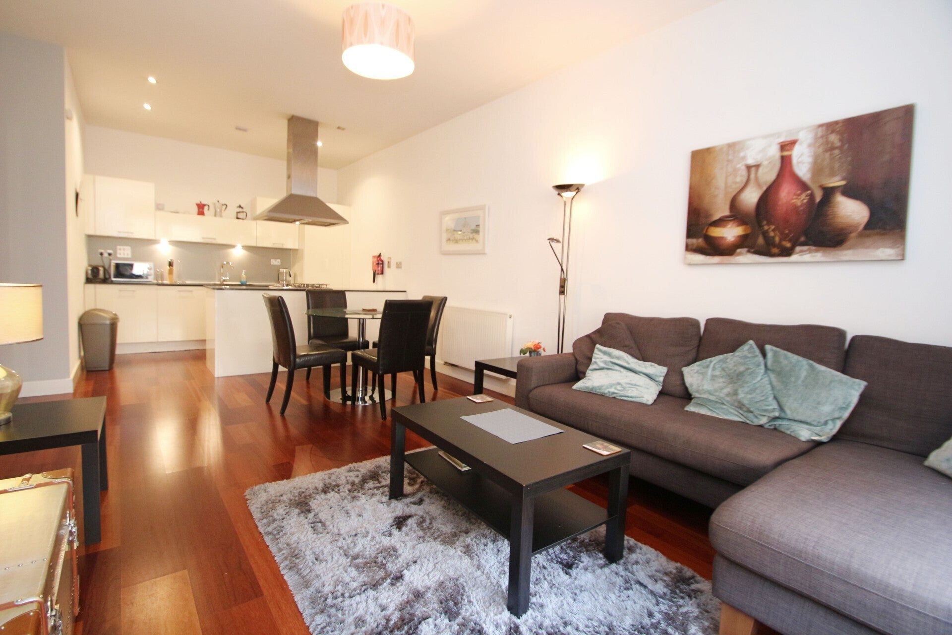 Flat Ingram Street in Glasgow