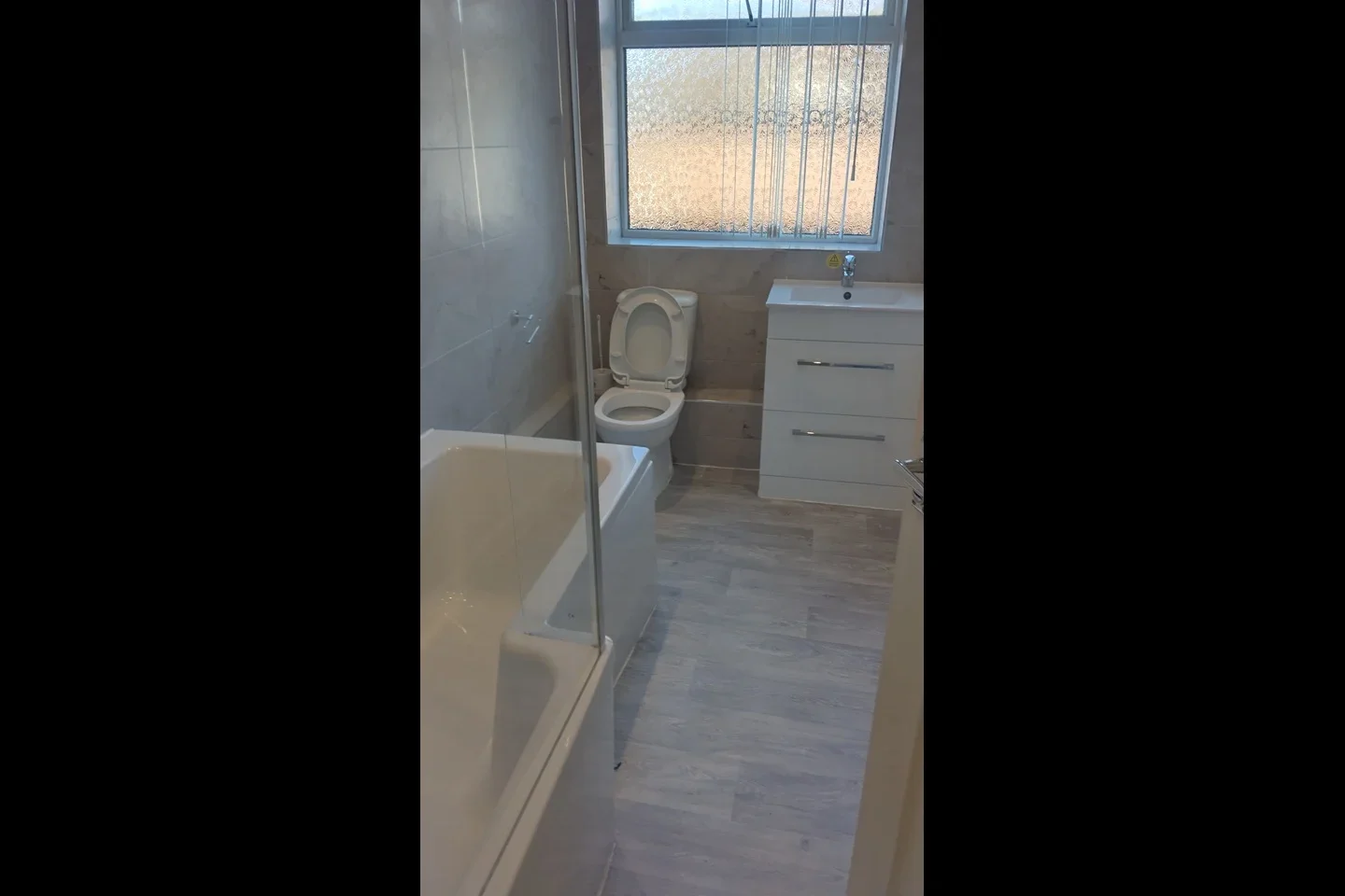 Room Crawley Green Road in Luton