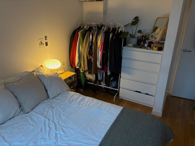 Room Evering Road in Greater London