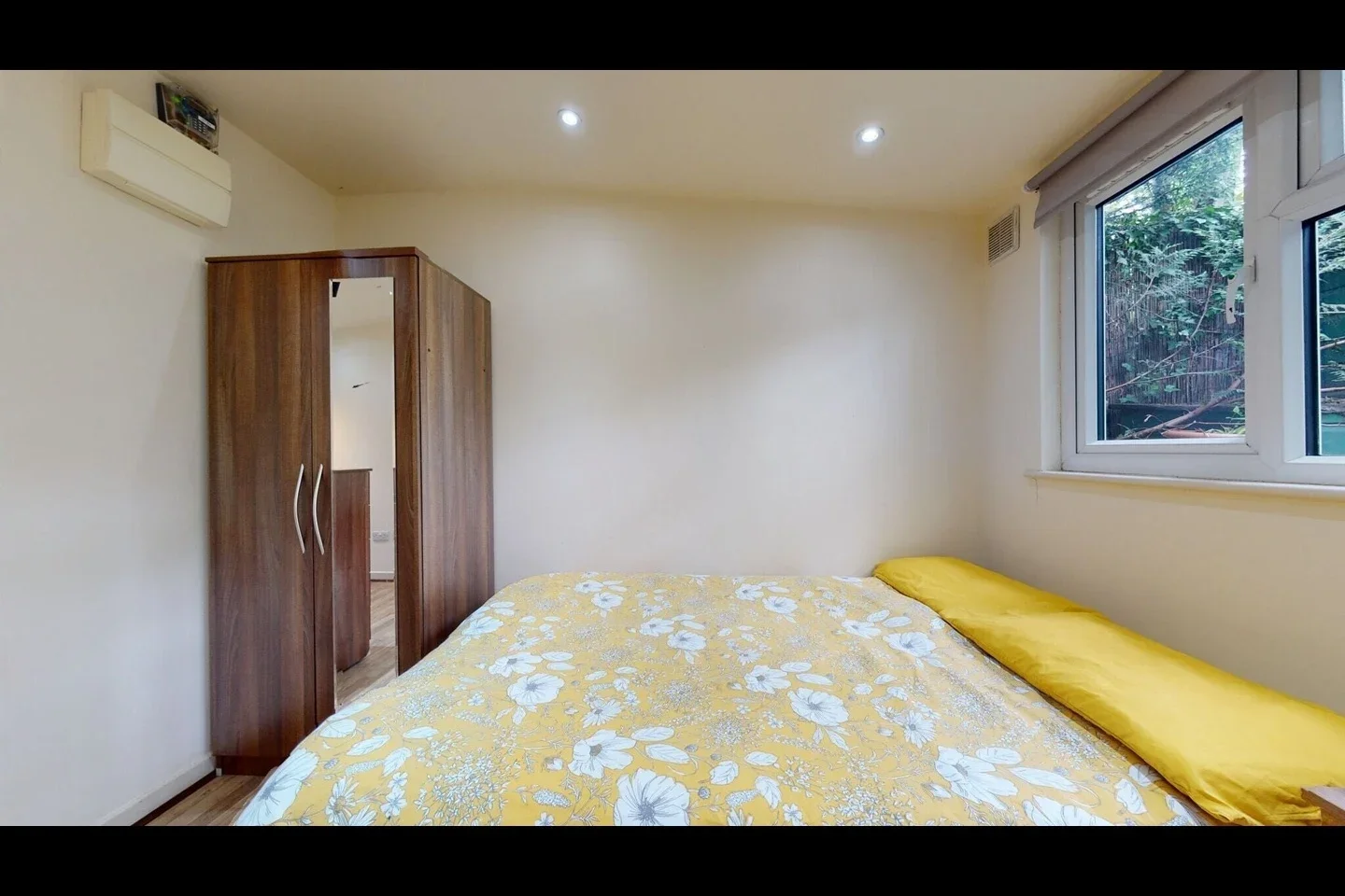 Flat Chatsworth Road in Greater London