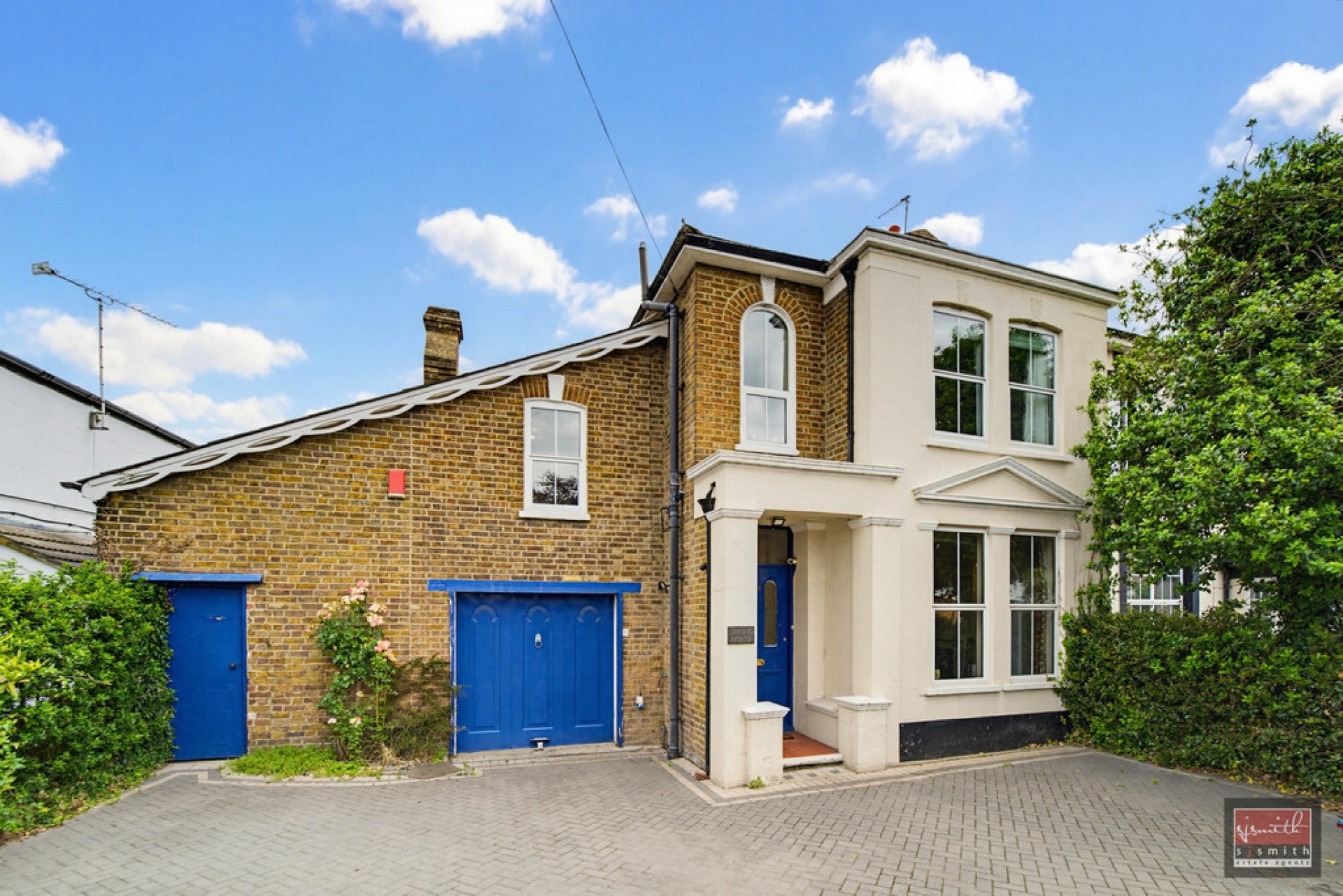 House Ashford Crescent in Borough of Spelthorne
