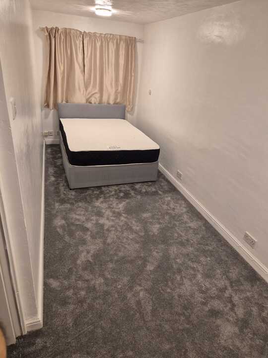 Flat Hulse Avenue in Greater London