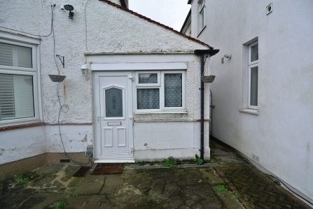 Flat Tannsfeld Road in Greater London