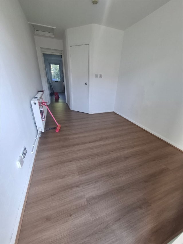 Flat Tannsfeld Road in Greater London