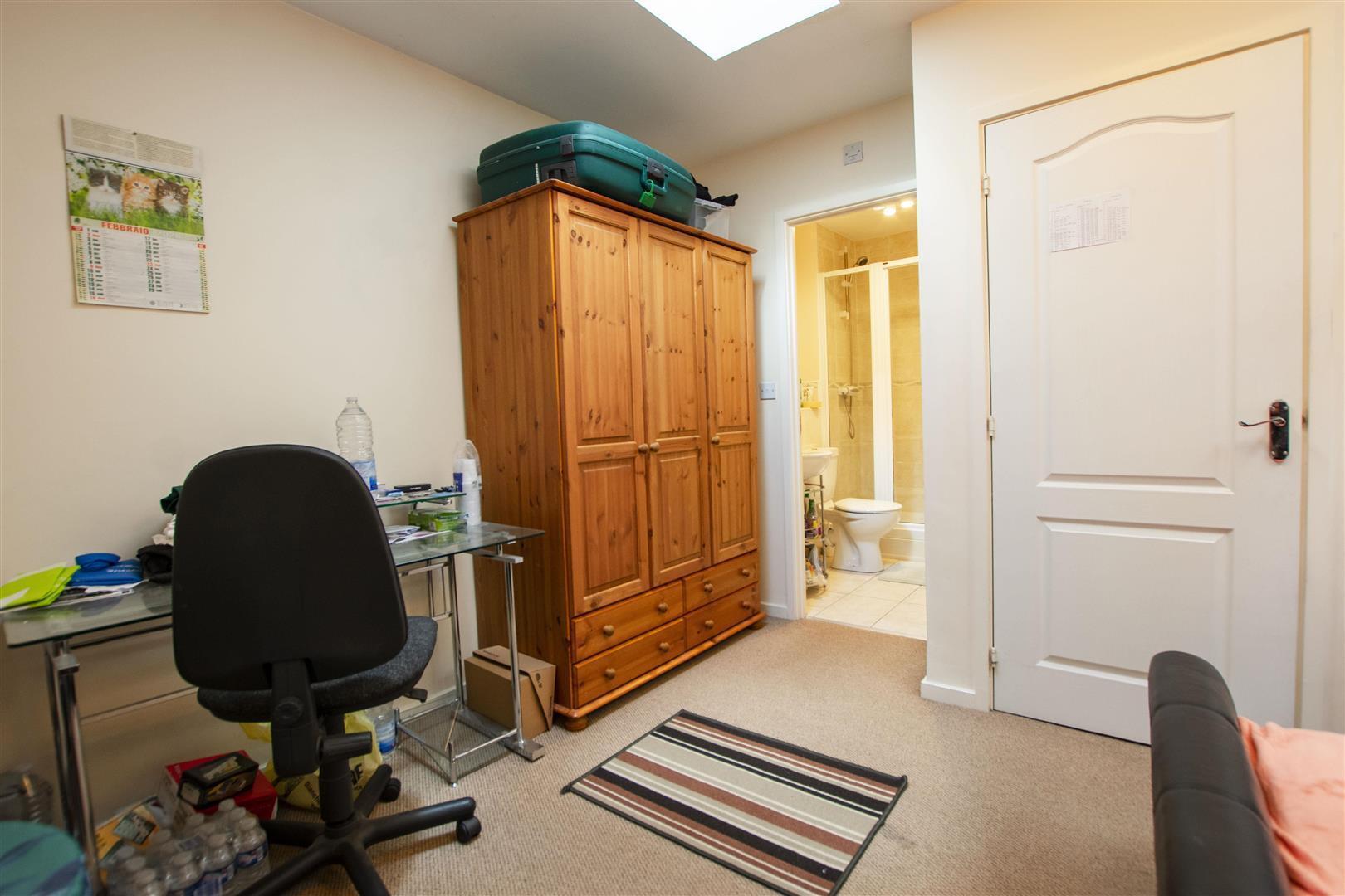 Flat Ten Acres Mews in Birmingham
