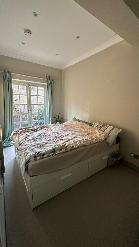 Room Munster Road in Greater London