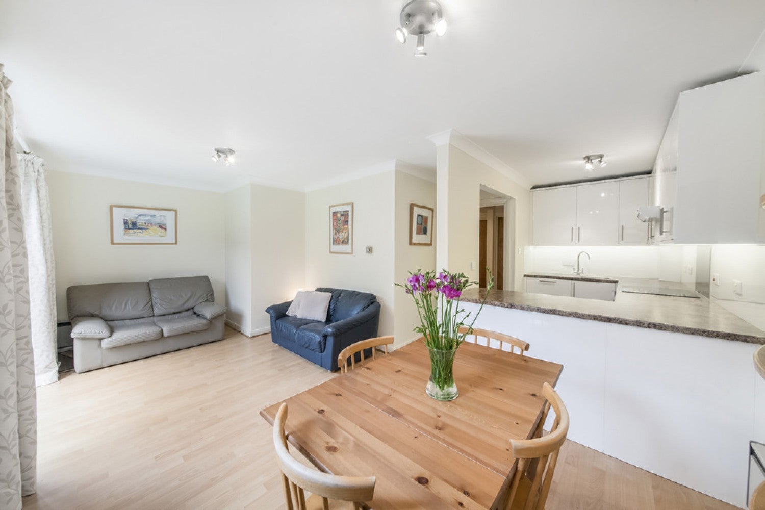 Flat Bagleys Lane in Greater London