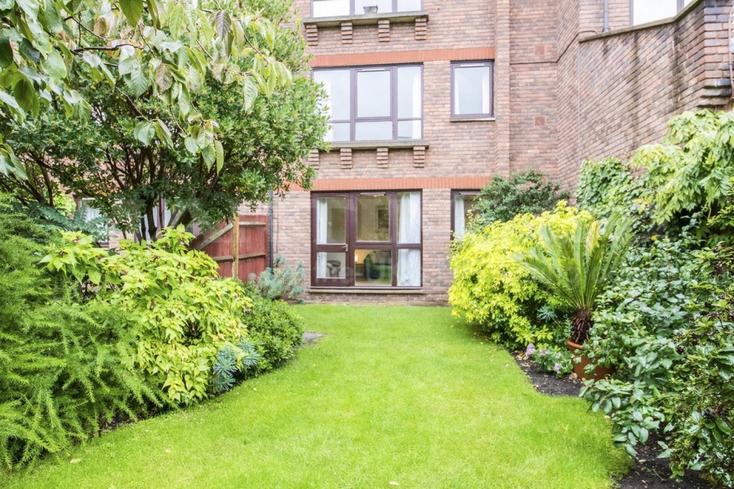 Flat Bagleys Lane in Greater London