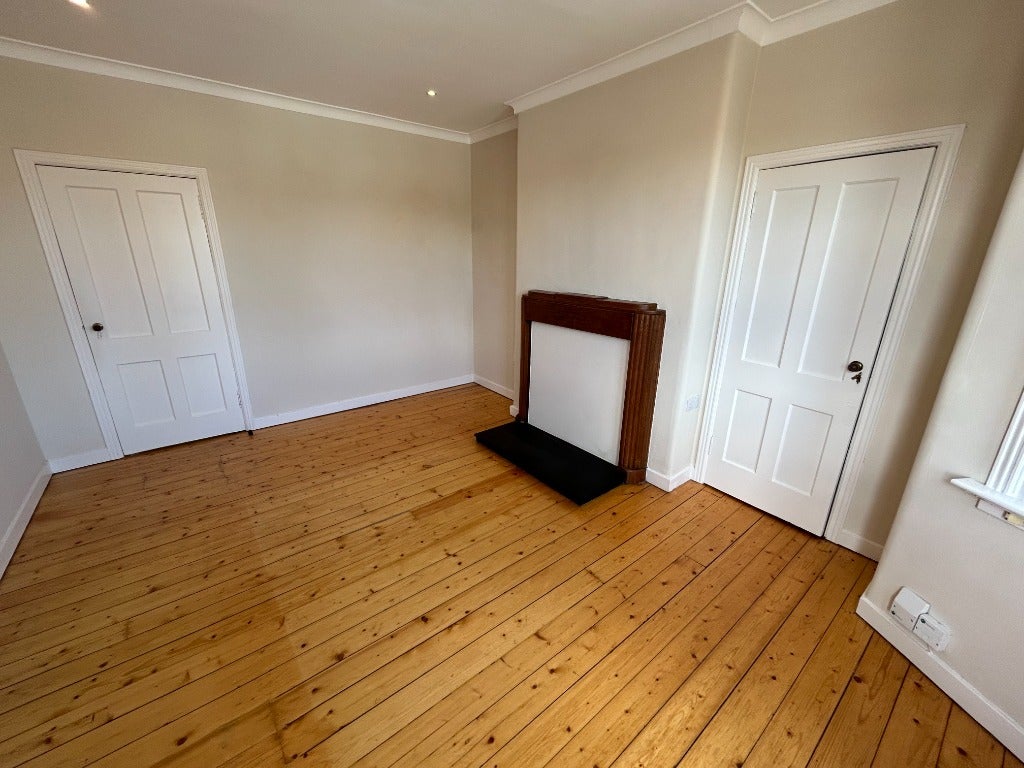 Flat Balgreen Road in City of Edinburgh