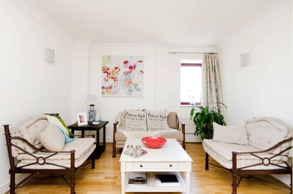 Flat William Morris Way in Greater London