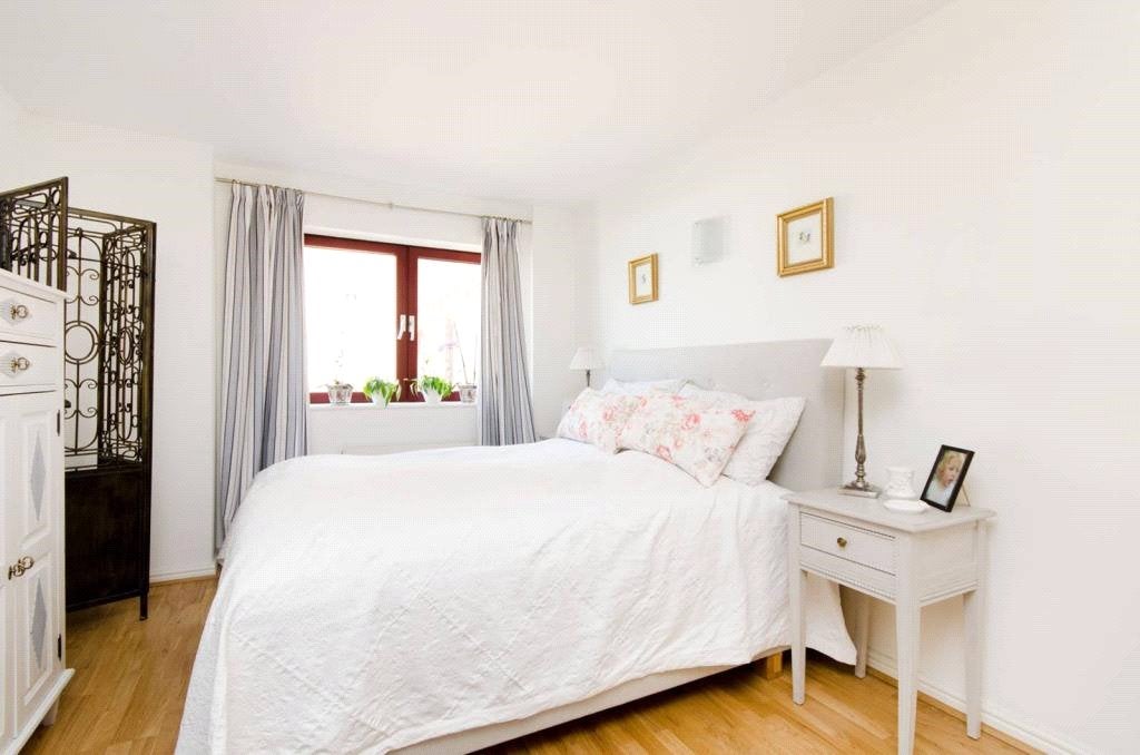 Flat William Morris Way in Greater London