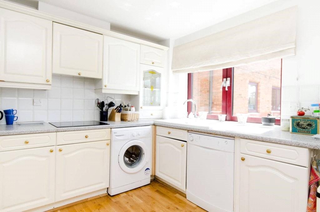 Flat William Morris Way in Greater London