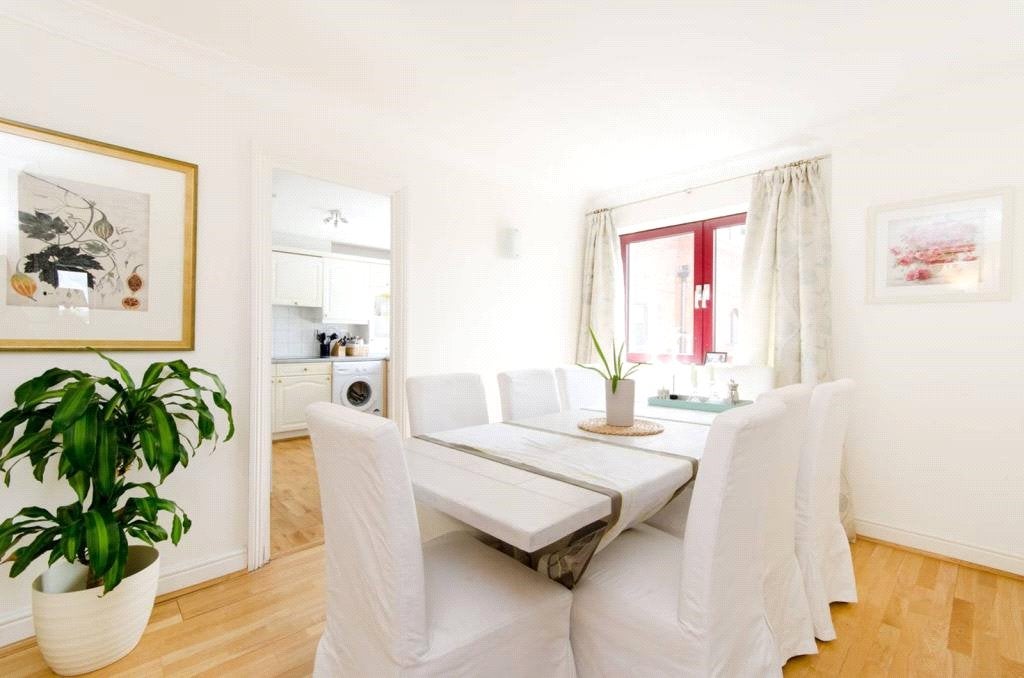 Flat William Morris Way in Greater London