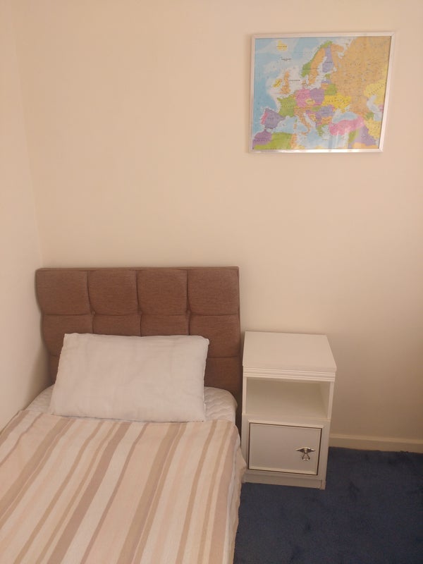 Room Sharpley Road in Charnwood