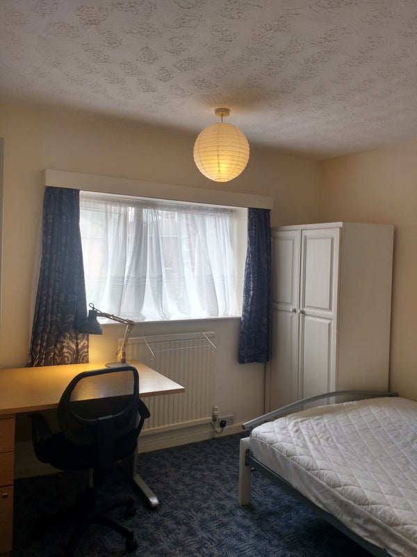 Room Sharpley Road in Charnwood