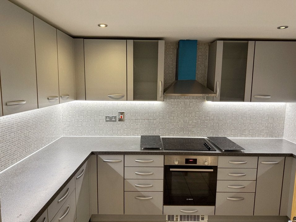 Flat Hanger Green in Greater London