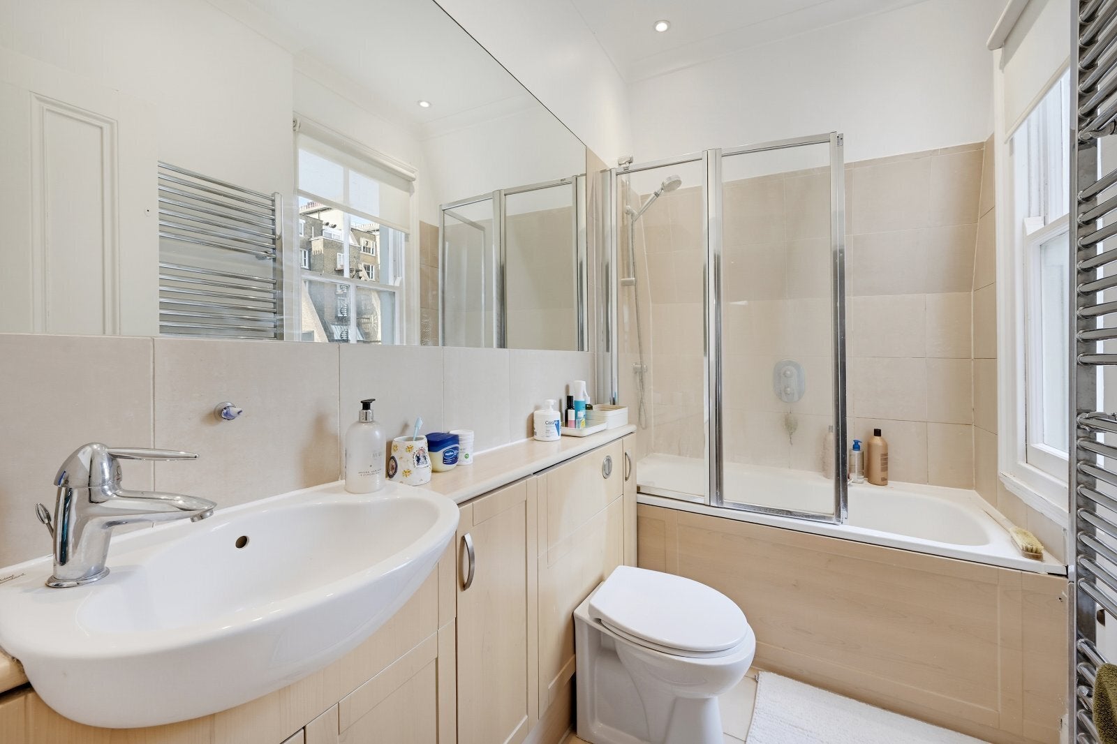 Flat Elvaston Mews in Greater London