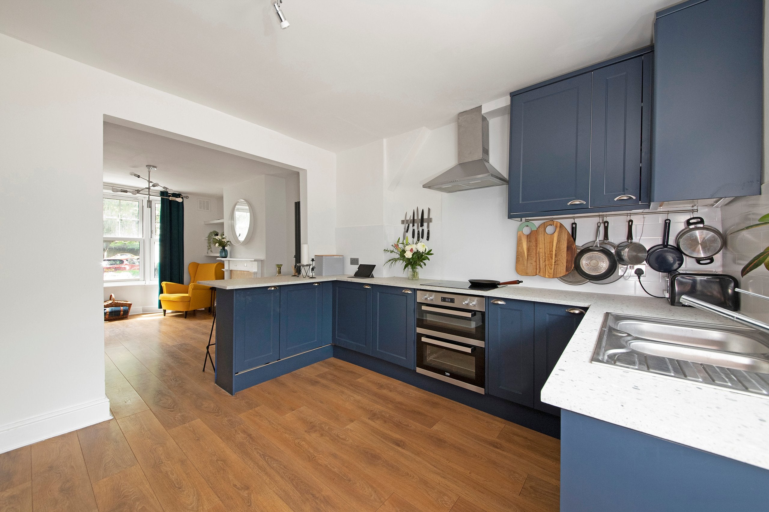 Flat Derrick Gardens in Greater London