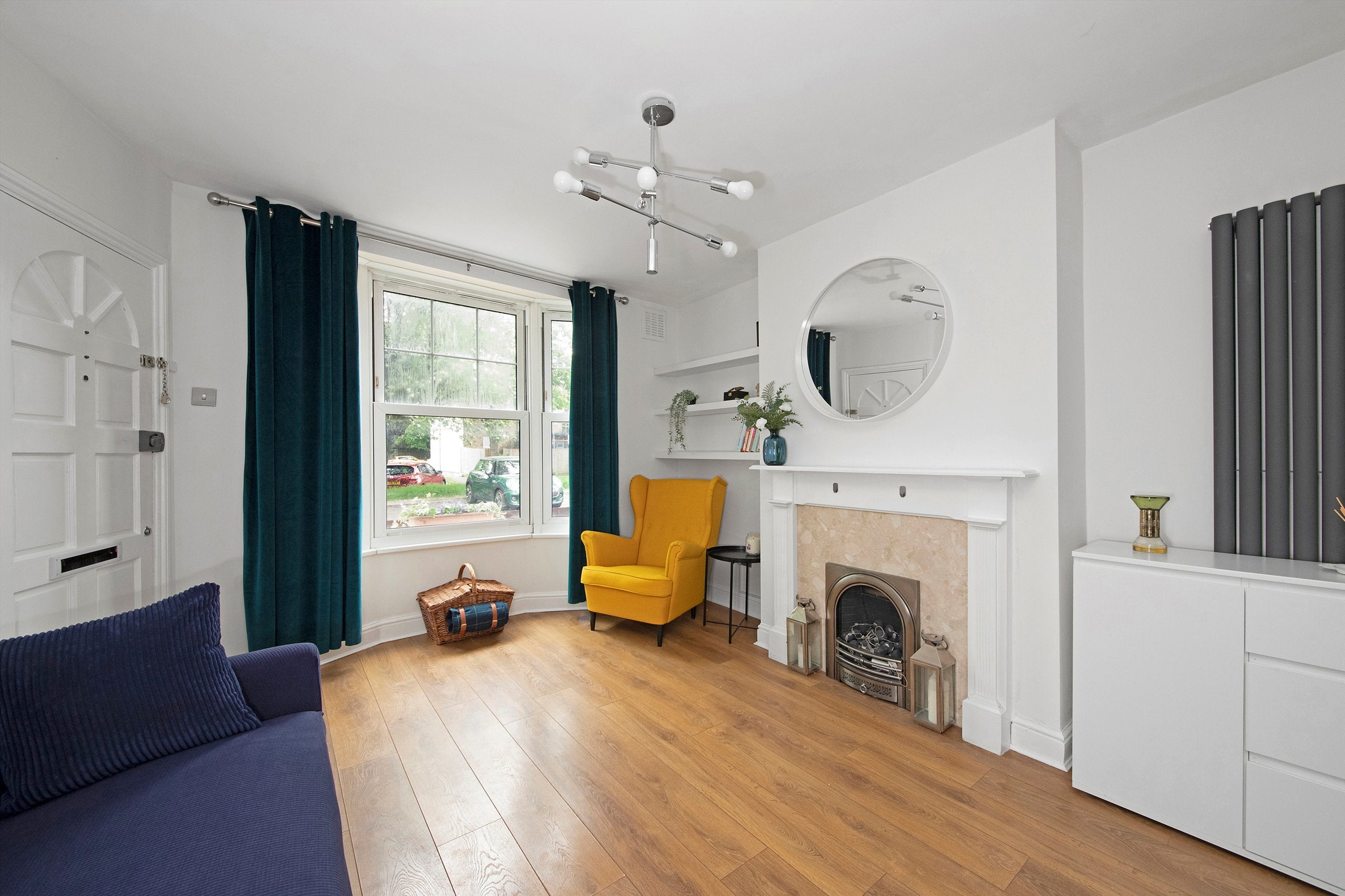 Flat Derrick Gardens in Greater London