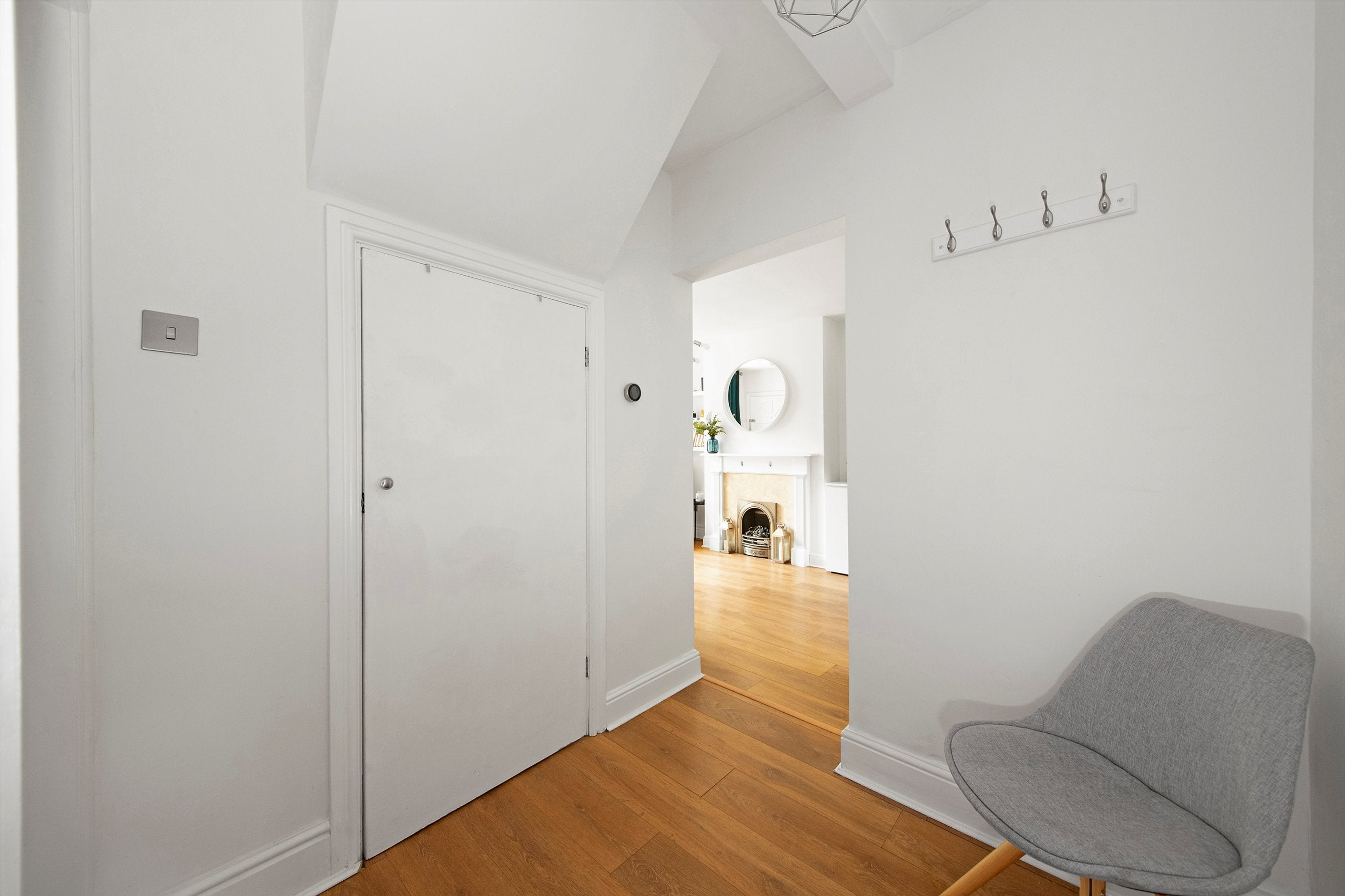 Flat Derrick Gardens in Greater London