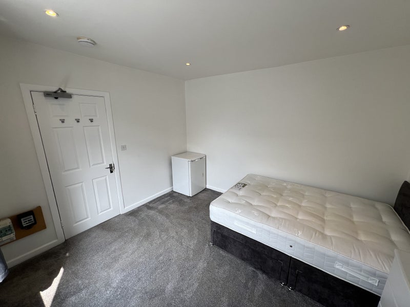 Room Granville Road in Poole