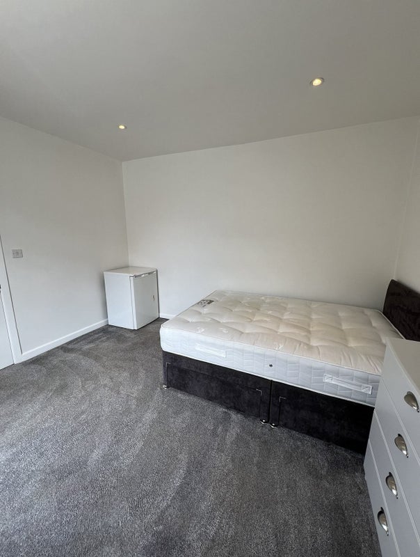 Room Granville Road in Poole