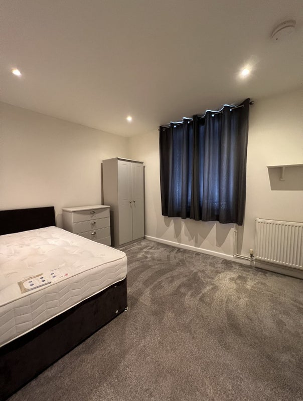 Room Granville Road in Poole
