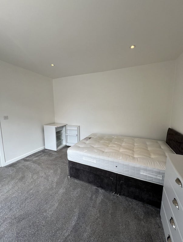 Room Granville Road in Poole