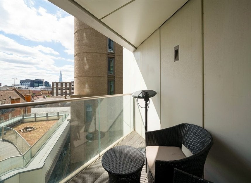 Flat Alie Street in Greater London