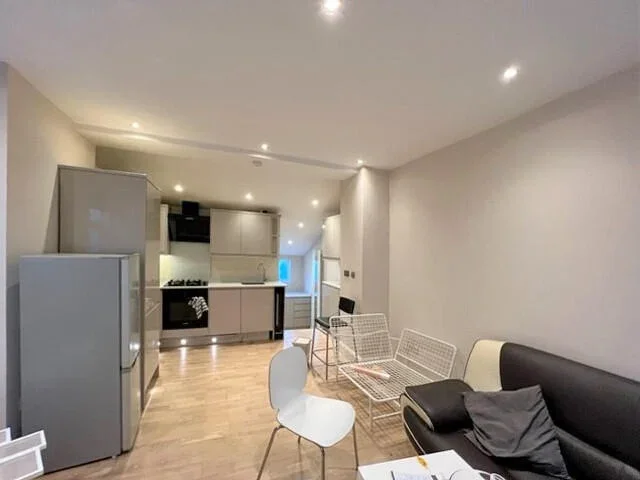 Flat Coverton Road in Greater London