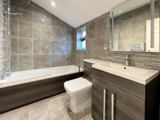 Flat Coverton Road in Greater London