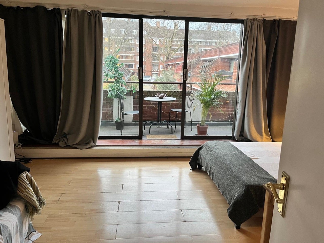 Flat Oakshott Court in Greater London