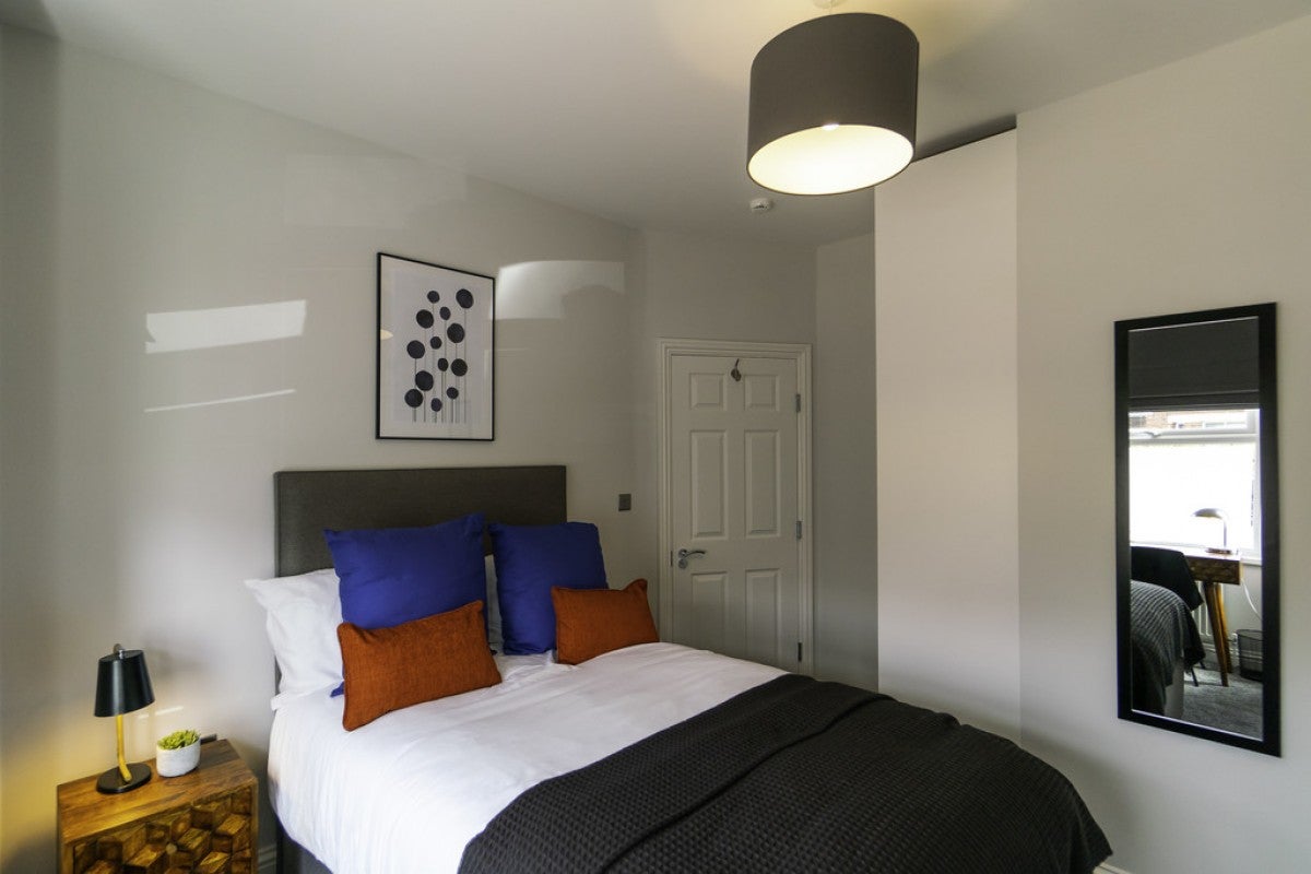 Room Lorne Street in Reading