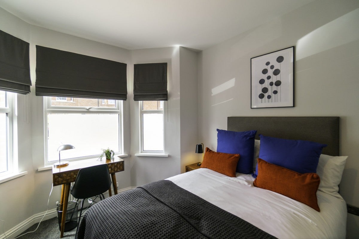 Room Lorne Street in Reading