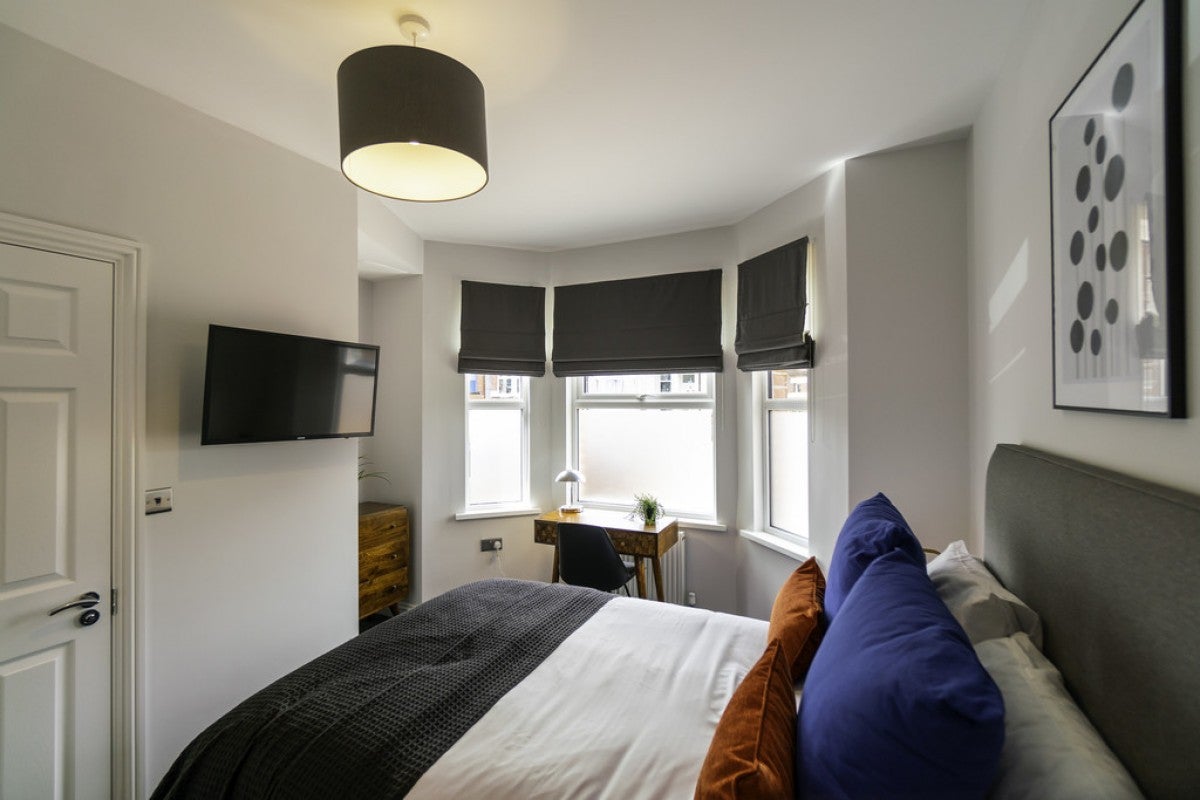 Room Lorne Street in Reading