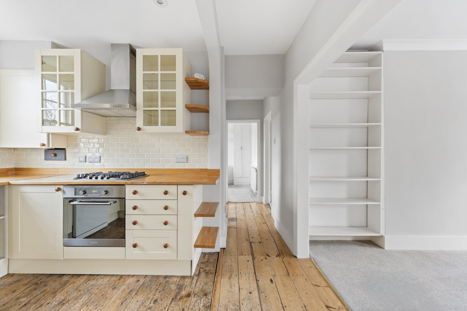 Flat Caledonian Road in Greater London